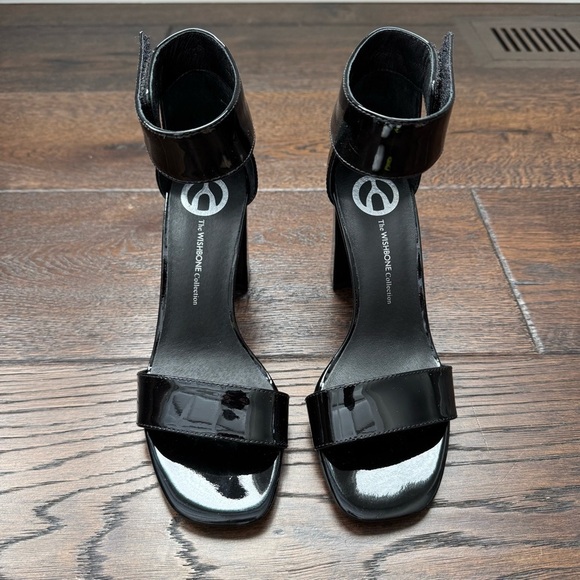 Wishbone Black Patent Leather Sandal - Picture 3 of 8